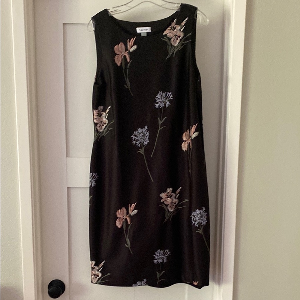 Knee-Length Black and Pink Sleeveless Sheath Dress with Floral Print
